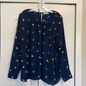 Marks & Spencer’s blouse in excellent condition. Size 16.